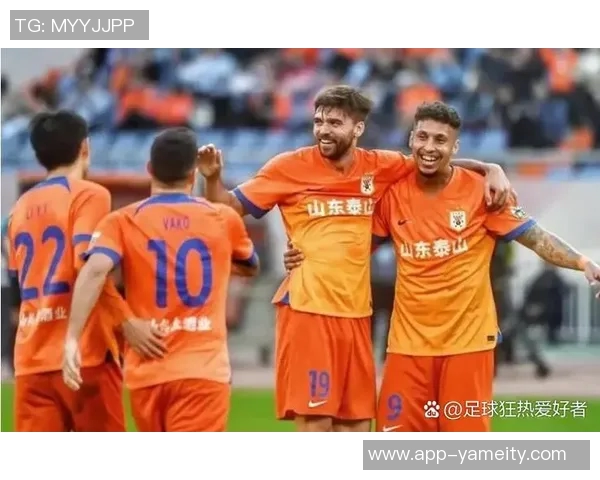 泰山队外援马德鲁加与泽卡共赏济南夜景尽显美丽风光