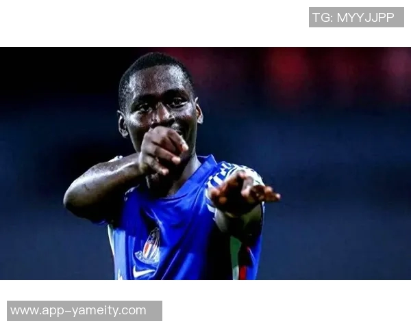 阿苏埃高空暴扣破门助申花1-0领先首尔展现强大实力 阿苏埃高空暴扣破门助申花1-0领先首尔展现强大实力