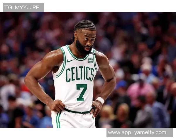 杰伦布朗谈球队成长阶段表示将全力支持队友减轻压力 杰伦布朗谈球队成长阶段表示将全力支持队友减轻压力