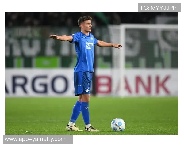 比朔夫首度为U21进球喜悦之情提升自信心展望未来表现